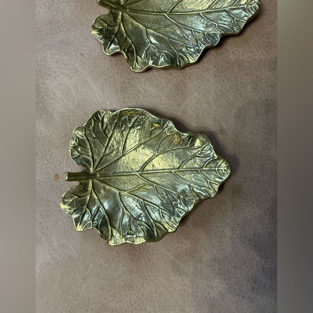 Vintage Solid Brass Rhubarb Leaf TRINKET DISH TRAY Made In Taiwan - Picture 2 of 7